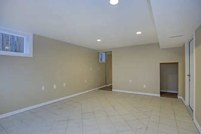 Empty room, sand beige walls, tiled floor in a luxury home.
